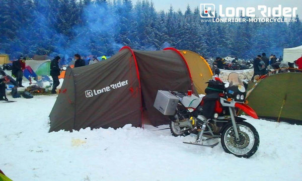 Acampando con tu Motocicleta: Preparándote para el Clima